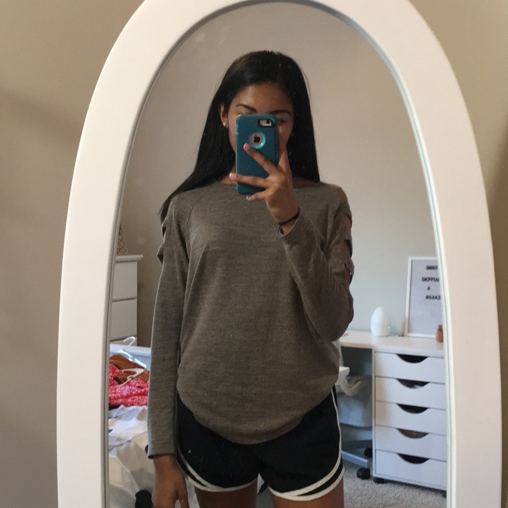Cute shirt with holes in arms